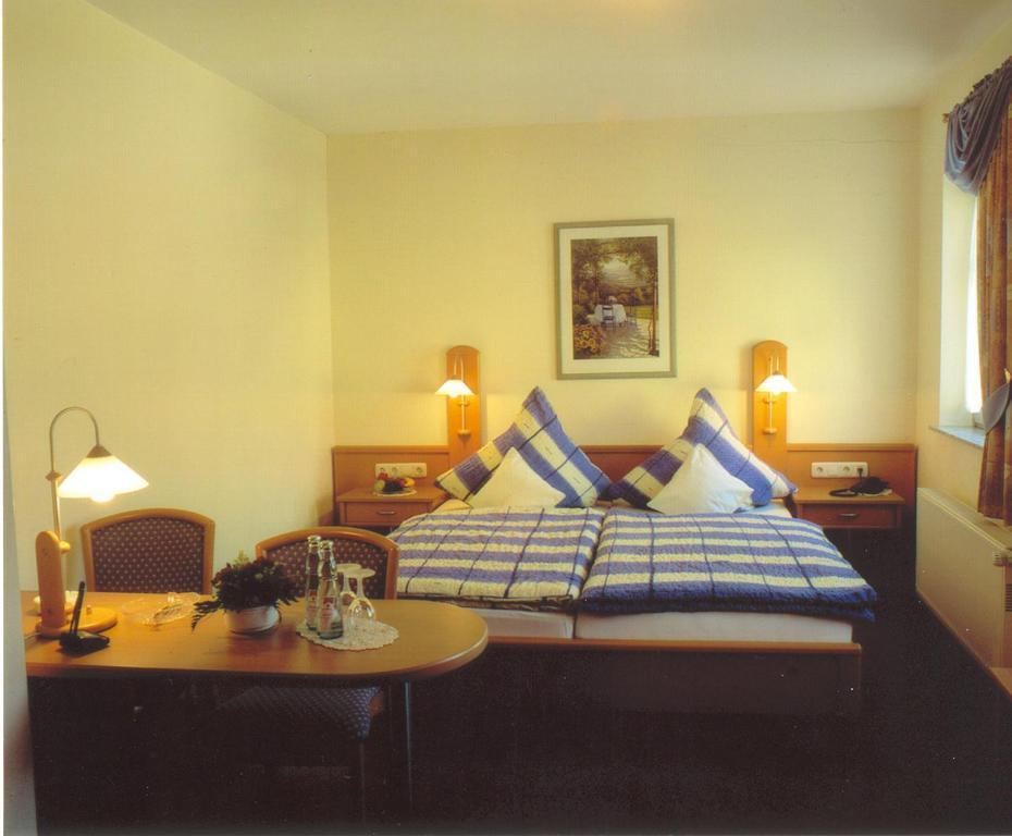 Hotel zur Krone Birresborn Zimmer foto